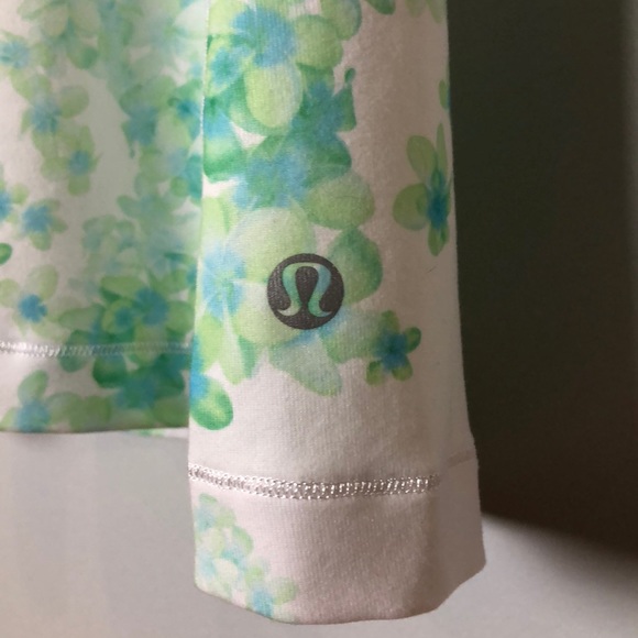 LULU Lemon top in mint green floral - Picture 3 of 5